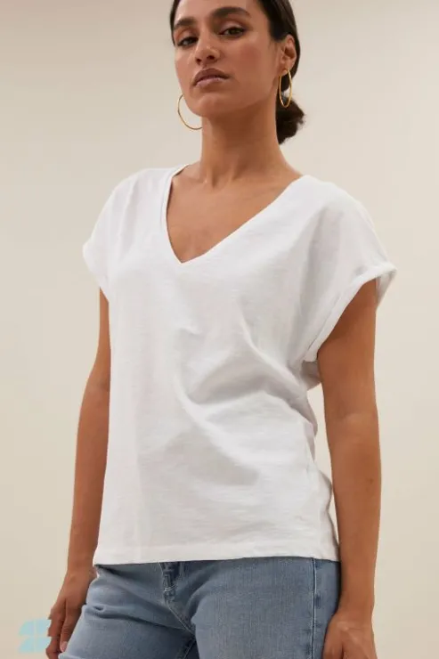 By bar momi logo top | bright white* Tops & T-shirts