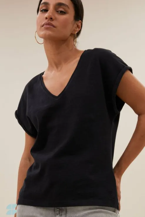 By bar momi logo top | jet black* Tops & T-shirts